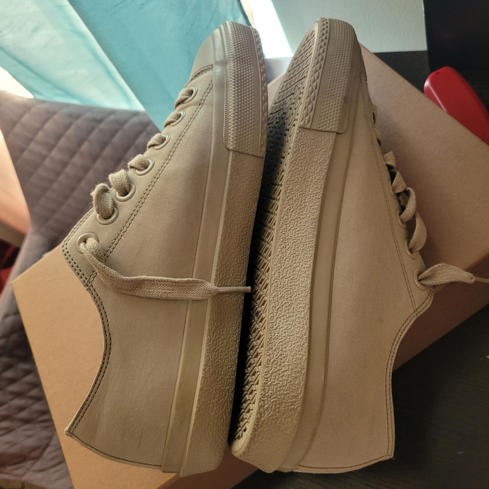 Shoes - Picture 3 of 7